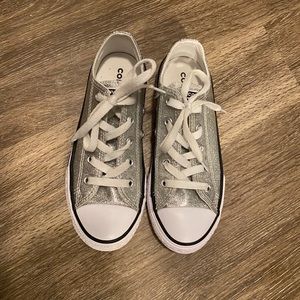 Girls converse in great condition! Only worn twice